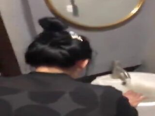 Jednoduchý japonské dáma len fucked v airport kúpeľňa: porno 53 | xhamster
