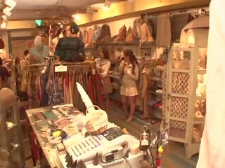 Japonesa lesbianas tienda assistant