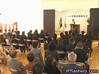 Japonesa mel durante graduation